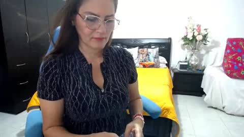 Snapshot of bella_ghisell chatting on October 17, 2025, 12:14 am Bella online show from October 17, 2025, 12:14 am