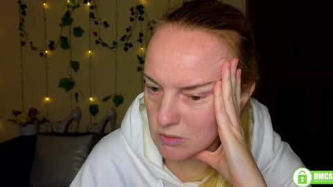 Snapshot of bella_hadatt chatting on February 17, 2026, 12:34 pm Bella online show from February 17, 2026, 12:34 pm