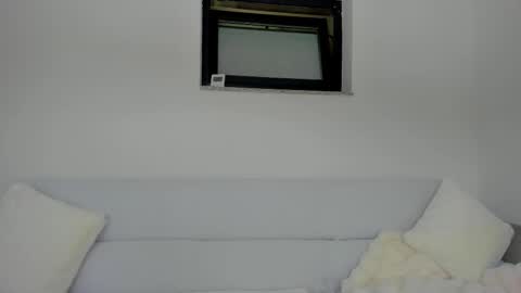 Snapshot of bella_hot77 chatting on February 18, 2026, 10:44 am Anna online show from February 18, 2026, 10:44 am