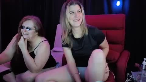 Bella James online show from September 15, 2025, 4:07 pm