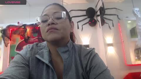 lady online show from October 23, 2025, 12:04 pm