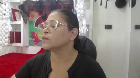 lady online show from October 28, 2025, 11:47 am