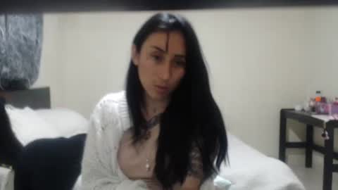 bella_luna34 online show from March 3, 2026, 11:43 pm