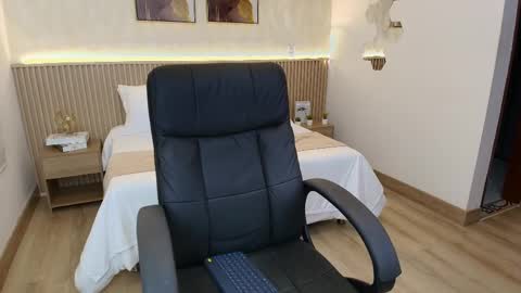 Snapshot of bella_millers chatting on March 31, 2026, 6:52 pm bella_millers online show from March 31, 2026, 6:52 pm