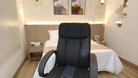 Snapshot of bella_millers chatting on April 1, 2026, 6:49 pm bella_millers online show from April 1, 2026, 6:49 pm