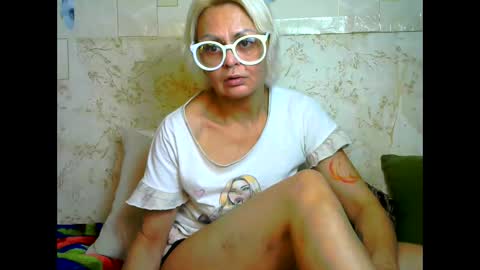 Snapshot of bella_nathalie chatting on November 18, 2025, 9:47 am Bella Nathalie online show from November 18, 2025, 9:47 am