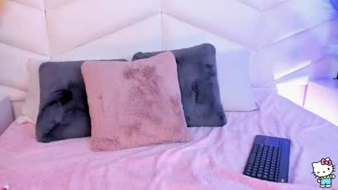 Snapshot of bella_peach_ chatting on June 13, 2026, 4:32 am bella_peach_ online show from June 13, 2026, 4:32 am