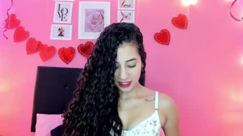 Bella Ponce  online show from March 4, 2025, 2:42 pm