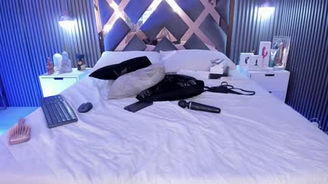 isabella online show from February 8, 2025, 7:37 am