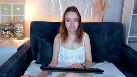 Snapshot of bella_ramsi chatting on July 29, 2026, 1:37 am Linda Bella online show from July 29, 2026, 1:37 am