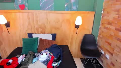 Snapshot of bella_riviera chatting on October 13, 2025, 7:03 pm Bella Riviera online show from October 13, 2025, 7:03 pm