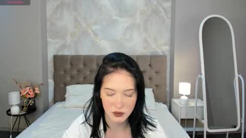 Bella online show from September 9, 2025, 9:09 am