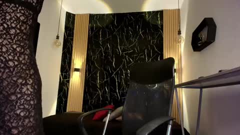 Snapshot of bella_salvatore chatting on May 17, 2026, 7:21 pm online show from May 17, 2026, 7:21 pm