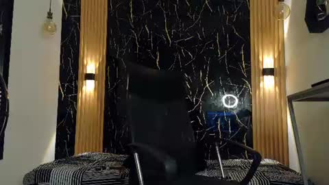 Snapshot of bella_salvatore chatting on June 17, 2026, 8:32 pm online show from June 17, 2026, 8:32 pm