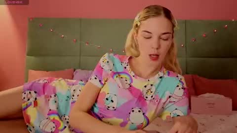 Snapshot of bella_stewarttt chatting on June 22, 2026, 1:29 am Bella NEW ROOM online show from June 22, 2026, 1:29 am