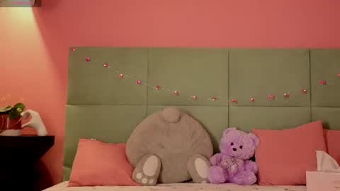 Snapshot of bella_stewarttt chatting on June 27, 2026, 1:10 am Bella NEW ROOM online show from June 27, 2026, 1:10 am