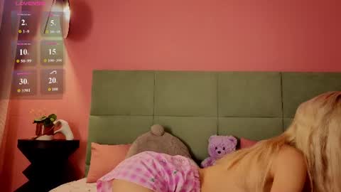 Snapshot of bella_stewarttt chatting on June 28, 2026, 1:22 am Bella NEW ROOM online show from June 28, 2026, 1:22 am