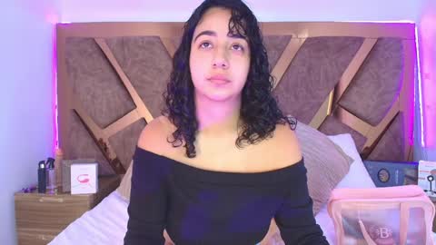 Bella Swwan  online show from April 11, 2026, 2:43 pm