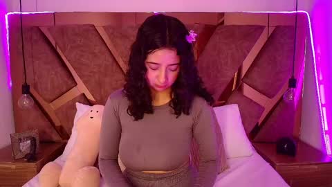 Snapshot of bella_swwan_ chatting on June 3, 2026, 2:33 pm Bella Swwan online show from June 3, 2026, 2:33 pm
