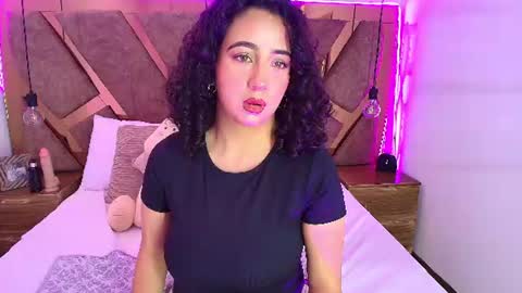 Snapshot of bella_swwan_ chatting on July 8, 2026, 3:05 pm Bella Swwan online show from July 8, 2026, 3:05 pm