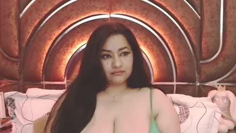 Snapshot of bella_taylor_a chatting on September 23, 2025, 1:30 am  Bella Taylore  online show from September 23, 2025, 1:30 am
