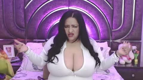 Snapshot of bella_taylor_a chatting on September 24, 2025, 11:52 pm  Bella Taylore  online show from September 24, 2025, 11:52 pm