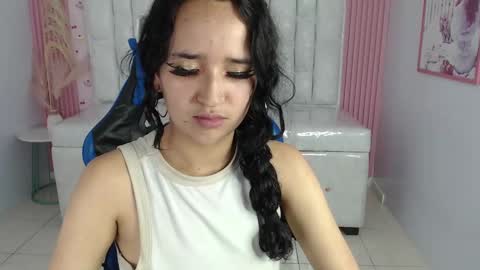 Snapshot of bella_vibes_s chatting on October 1, 2025, 8:59 pm Bella online show from October 1, 2025, 8:59 pm