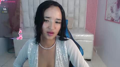 Snapshot of bella_vibes_s chatting on October 24, 2025, 8:05 pm Bella online show from October 24, 2025, 8:05 pm
