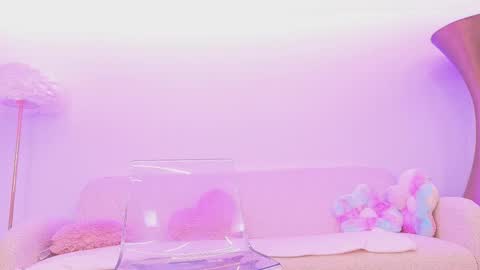 Bella online show from October 14, 2025, 9:04 pm