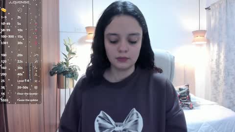  Bella Hadid  online show from December 4, 2024, 11:30 am