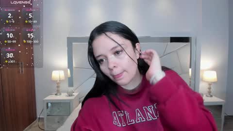  Bella Hadid  online show from December 24, 2024, 11:28 am