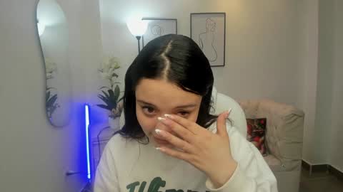  Bella Hadid  online show from December 27, 2024, 11:28 am