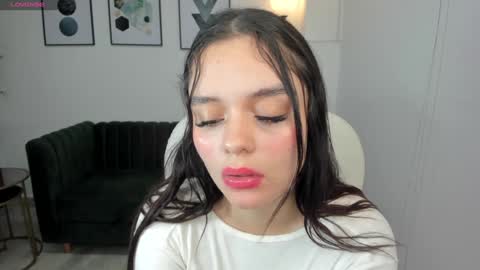  Bella Hadid  online show from January 4, 2025, 7:34 pm