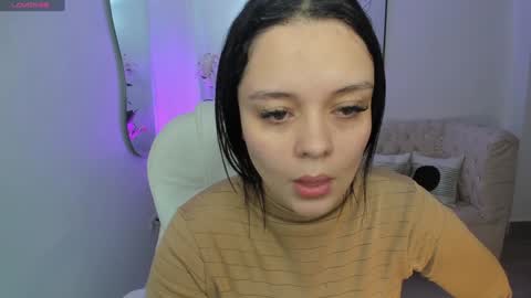  Bella Hadid  online show from January 10, 2025, 11:22 am