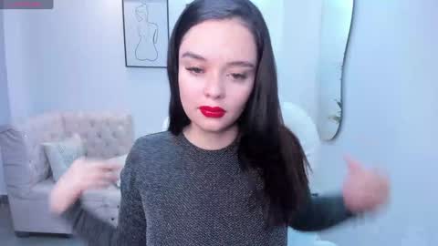  Bella Hadid  online show from January 12, 2025, 11:39 am
