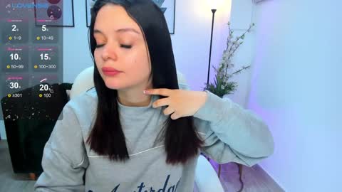  Bella Hadid  online show from January 22, 2025, 11:23 am
