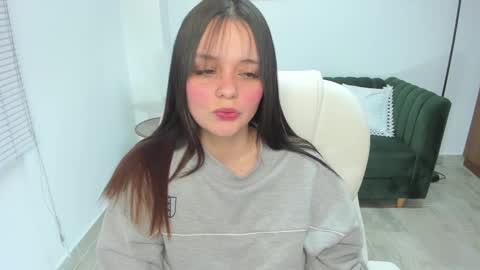  Bella Hadid  online show from February 13, 2025, 2:31 pm