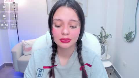  Bella Hadid  online show from February 28, 2025, 2:20 pm