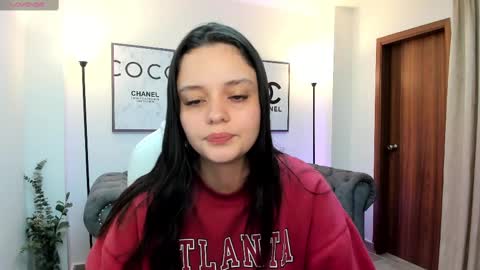  Bella Hadid  online show from March 5, 2025, 11:06 am