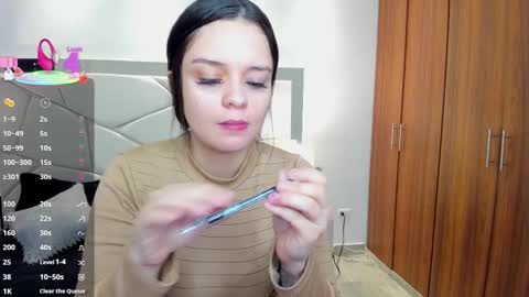  Bella Hadid  online show from September 10, 2025, 11:21 am