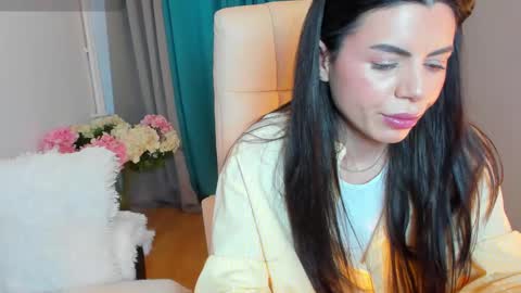 BellaAnna online show from March 10, 2025, 12:48 pm