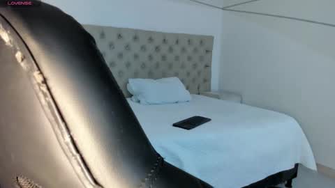 bellaastorm online show from September 26, 2025, 8:35 pm