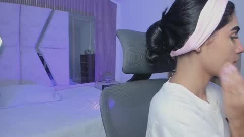 bellaastorm online show from October 2, 2025, 2:24 pm