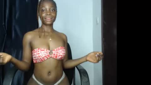 Snapshot of bellababy6 chatting on September 26, 2025, 5:28 pm bella online show from September 26, 2025, 5:28 pm