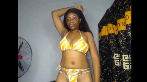Snapshot of bellababy7 chatting on June 8, 2026, 5:24 pm bella online show from June 8, 2026, 5:24 pm