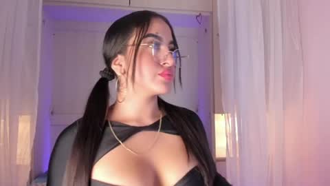 Snapshot of bellabroocks chatting on June 4, 2026, 8:59 pm Bella online show from June 4, 2026, 8:59 pm