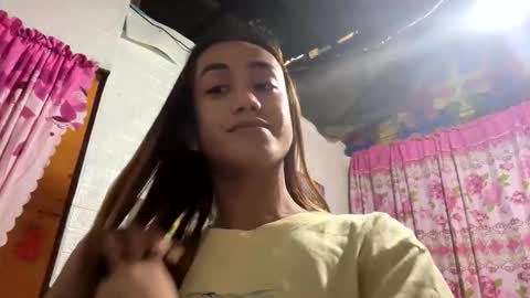 IM BELLA online show from April 25, 2026, 3:53 am