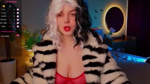 belladevile_ online show from October 25, 2025, 8:00 am