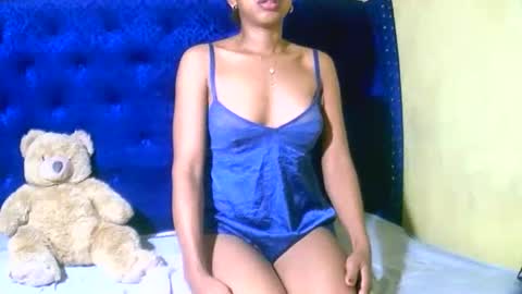 bellaena online show from September 11, 2025, 2:28 pm