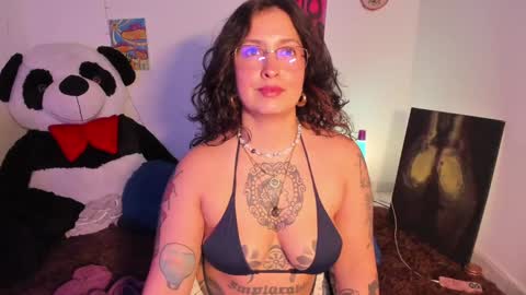 Bella online show from December 4, 2024, 8:51 pm